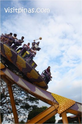 Swing fast at Disk-O-Magic in Enchanted Kingdom